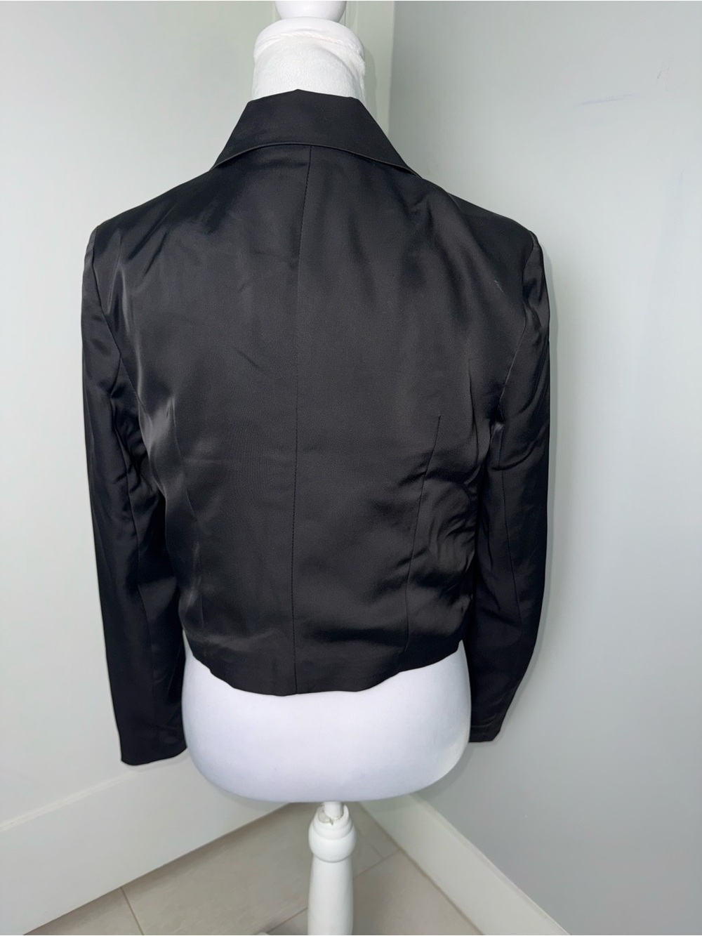 ❌SOLD❌Vero Moda Cropped Blazer in Black/ Size US 4 - Picture 6 of 10